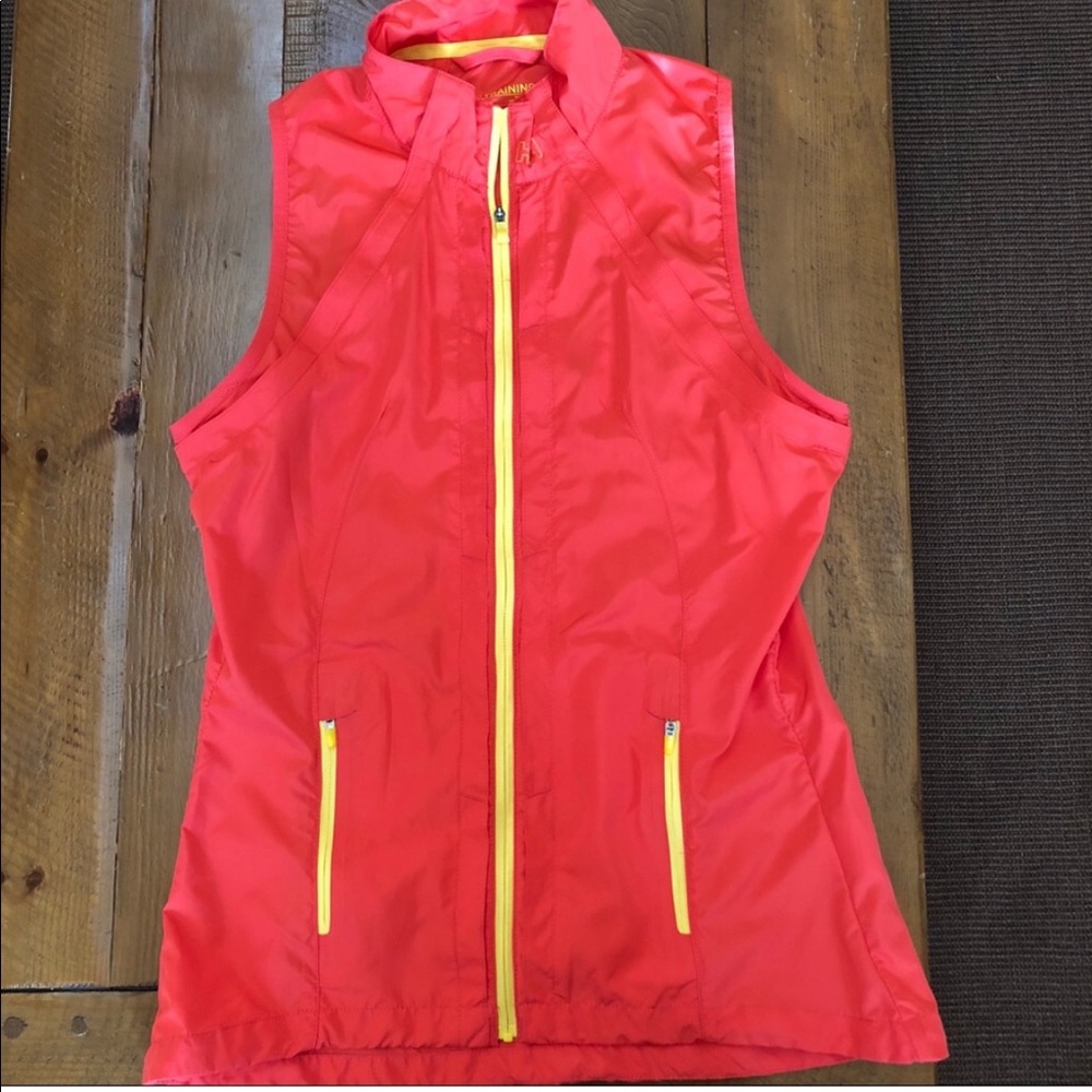 {Helly Hansen} Light, packable running/training jacket with removable sl… - Picture 12 of 14